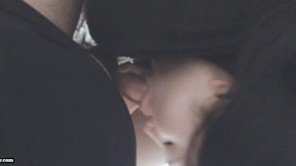 찢은 스타킹이 매력적인 여친