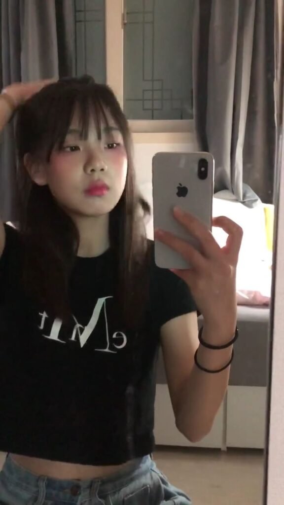 셀카로 핑두 가슴찍는 풋풋한 친구